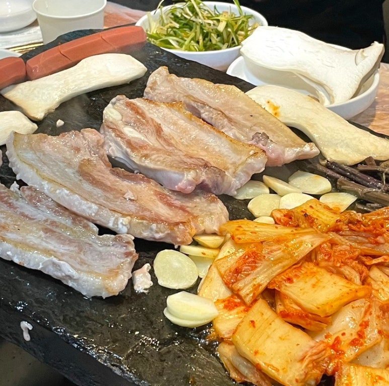 뚱이네돌구이 이미지