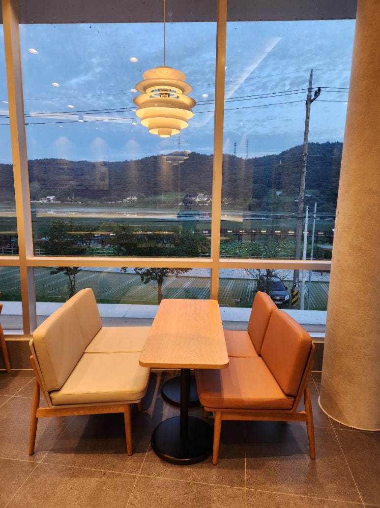 투썸플레이스고복LAKE점 이미지