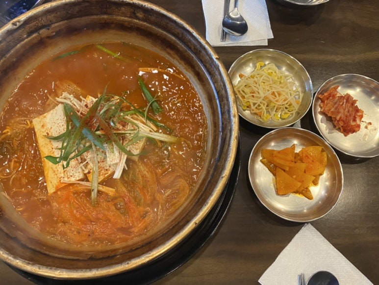 양푼이통돼지김치찌개 이미지