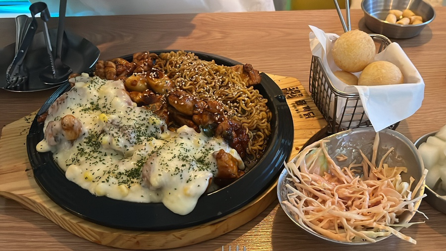 치킨에홀린까닭홀까닭 이미지