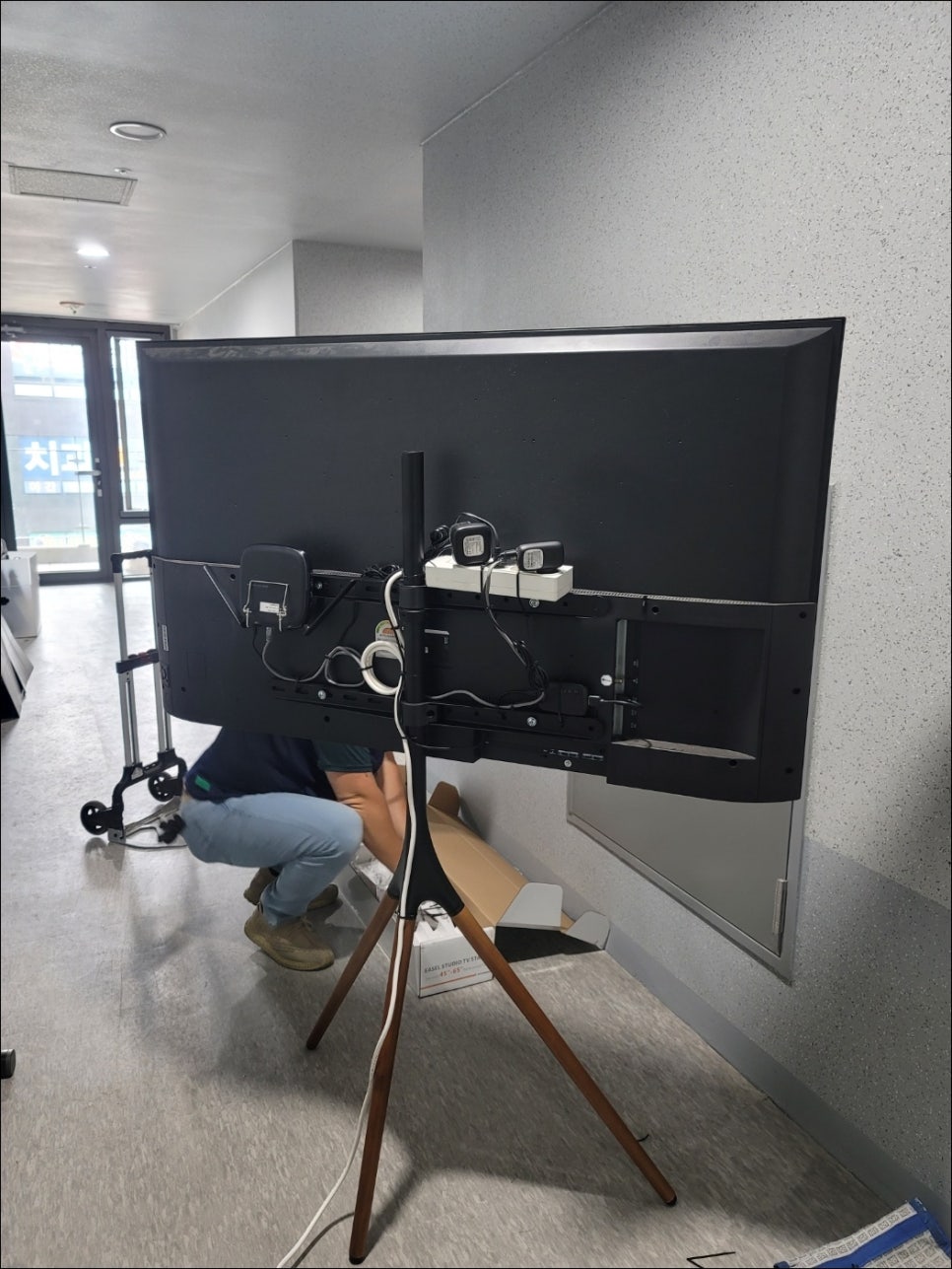 벽걸이TV설치벽걸이티비히어로 이미지