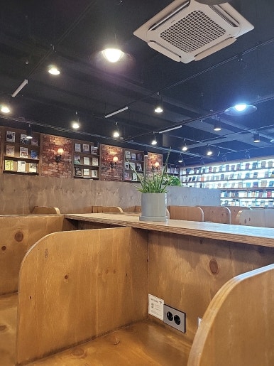 커피랑도서관야탑역점 이미지