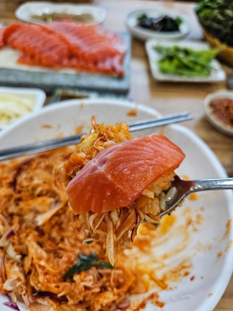 봉산암반수송어회 이미지