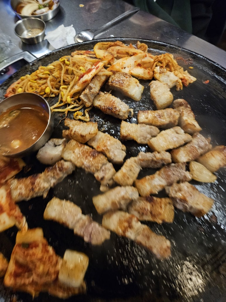 솥뚜껑삼겹살 이미지