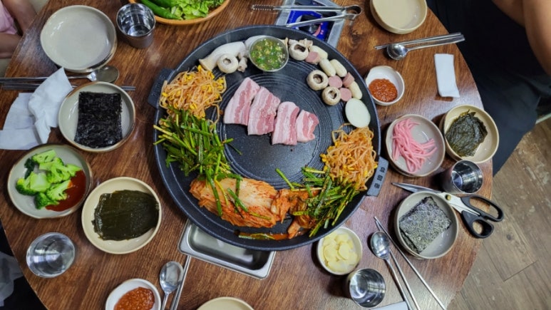 정원복돼지 이미지