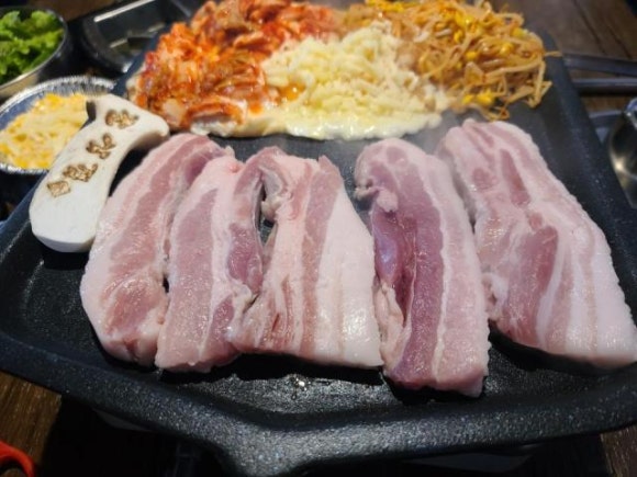 꿀삼겹 이미지