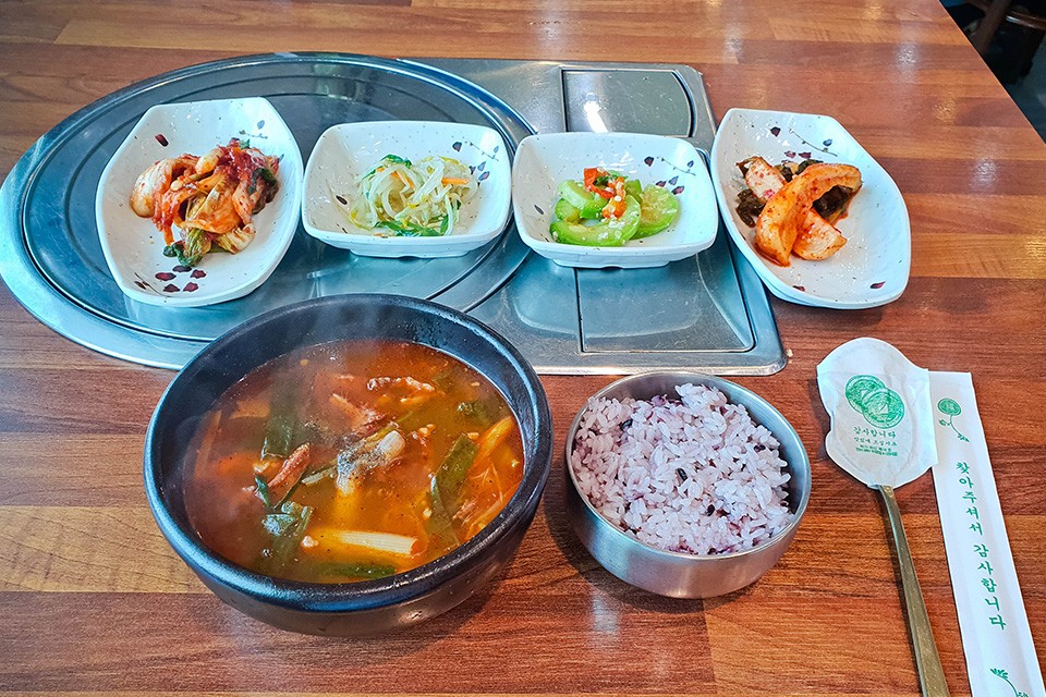 엄마국밥 이미지