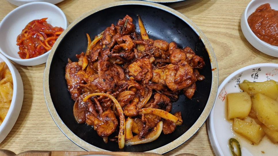 엄마손돼지불백 이미지