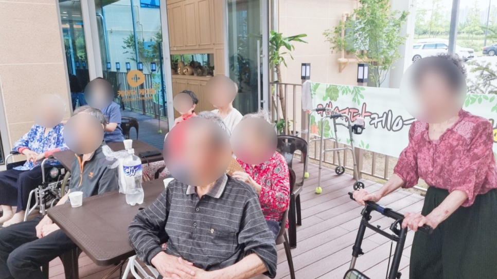 케어홈 요양원 이미지