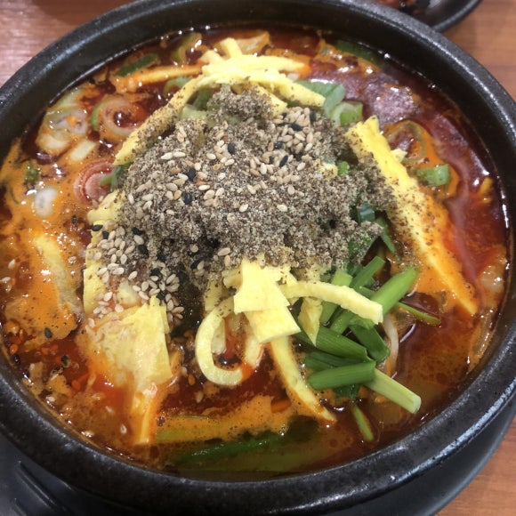 꺼멍때지국수 이미지