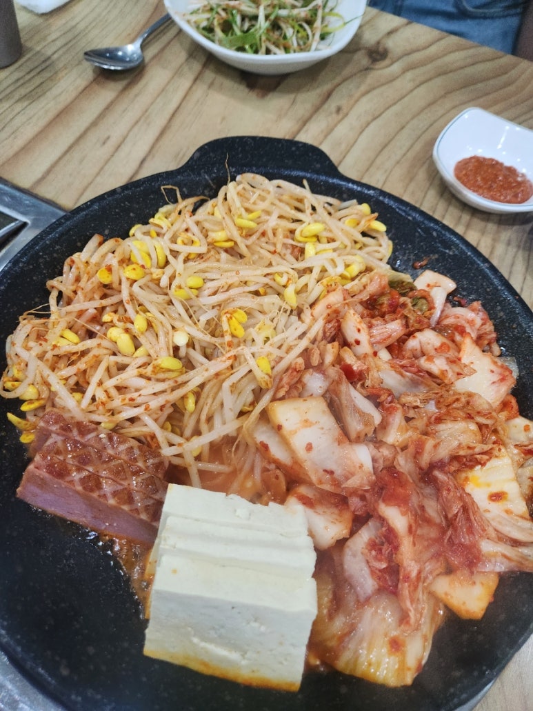 흑돼지참숯불구이50번길 이미지