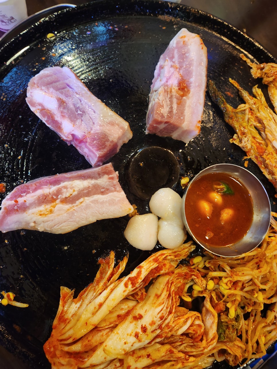 동두천솥뚜껑삼겹살 이미지