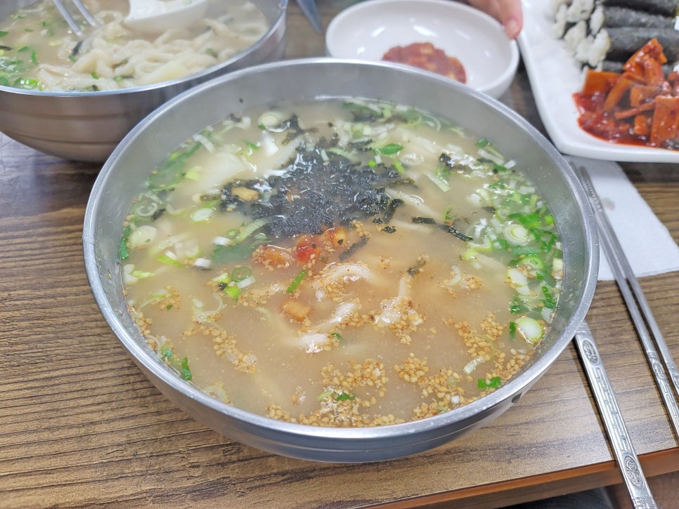 충무김밥손칼국수 이미지
