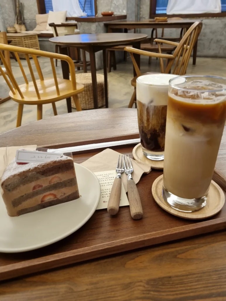 쏭타코야끼카페 이미지