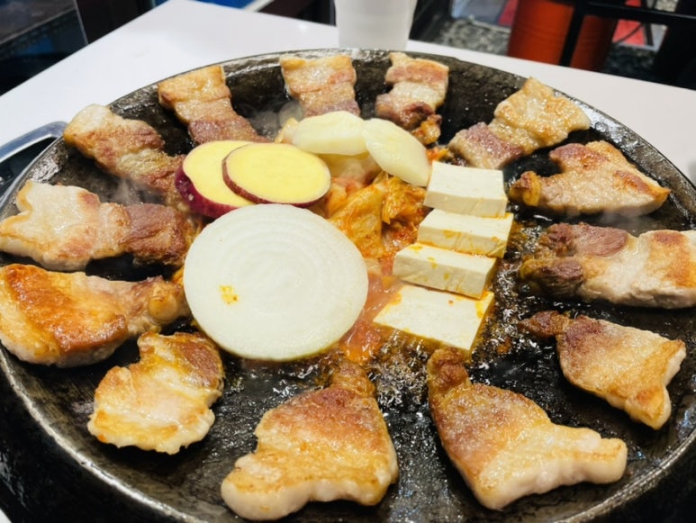무쇠김치삼겹 이미지
