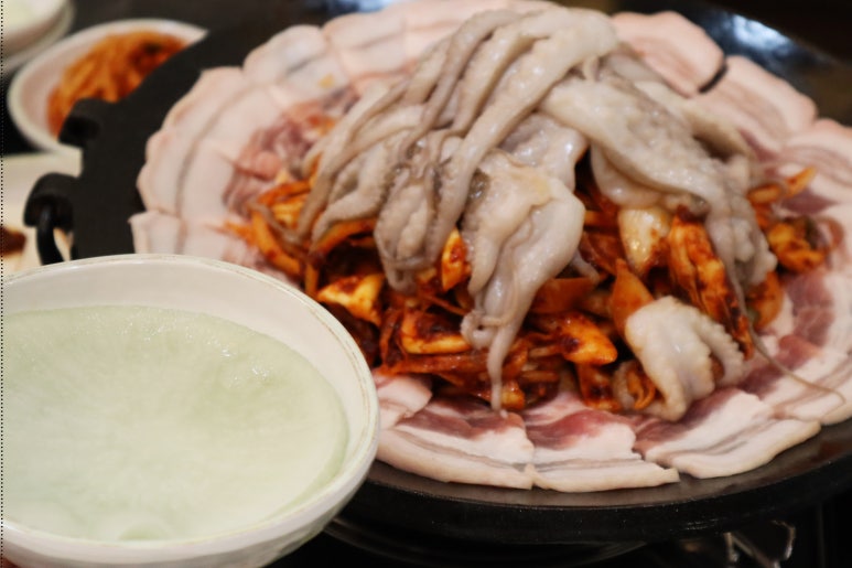 쭈꾸미싸롱 이미지