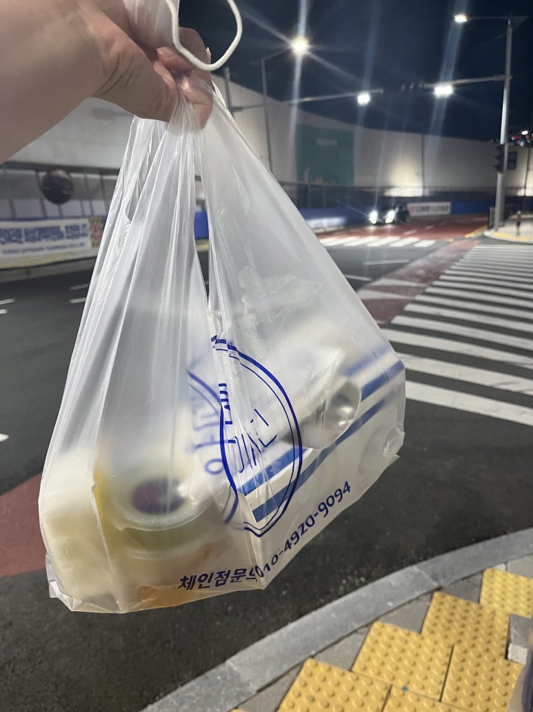 몽이두마리치킨 이미지