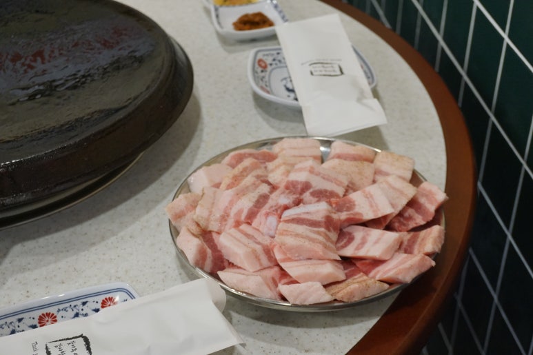 진짜무쇠삼겹청주 이미지