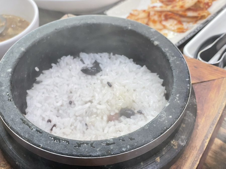 산아래보쌈，칼국수 이미지