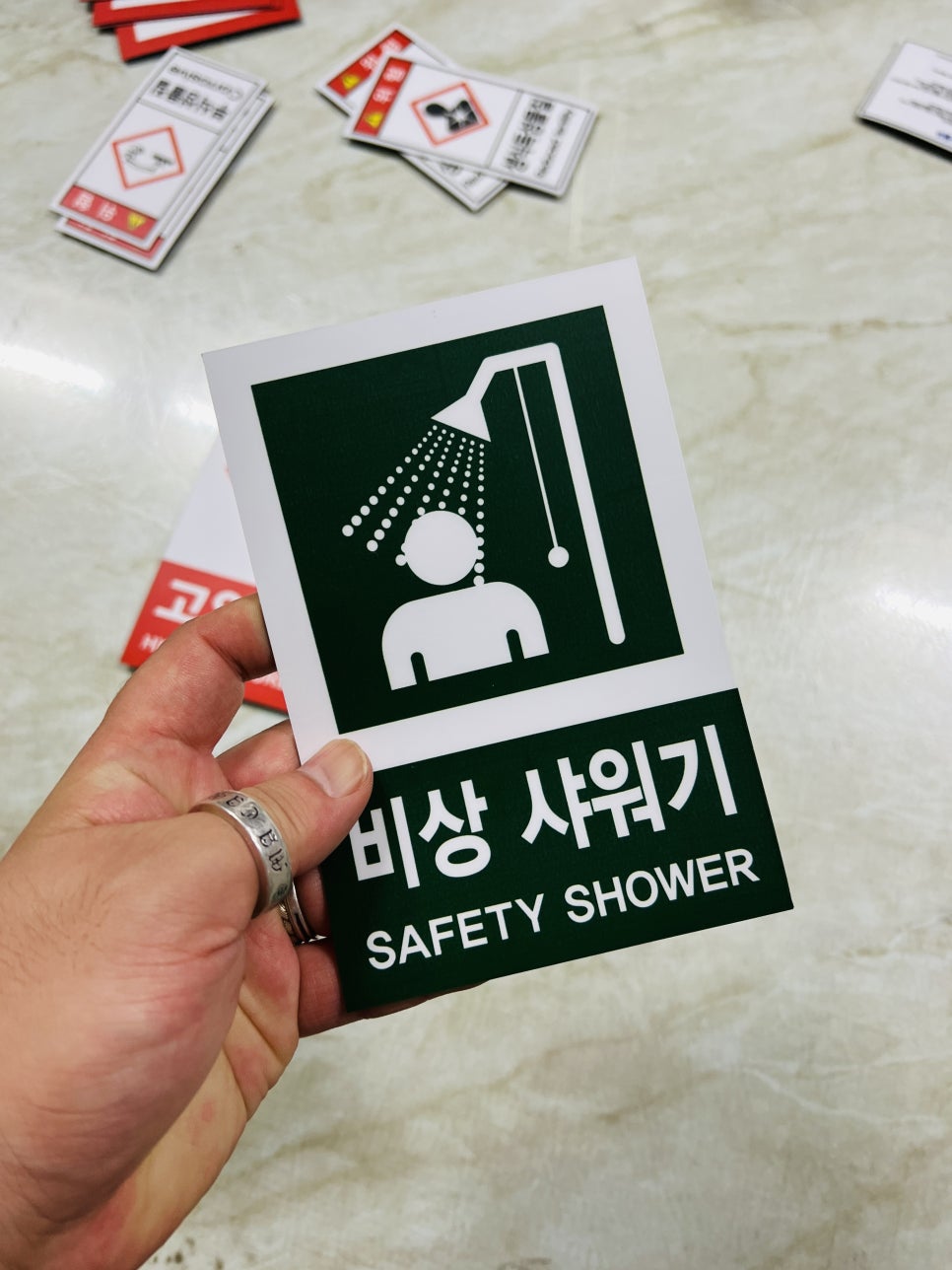 비상산업 이미지