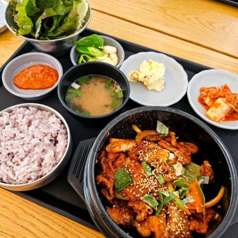 퀸즈테이블 이미지