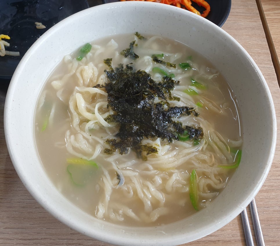 칼국수와반찬이맛있는밥집 이미지