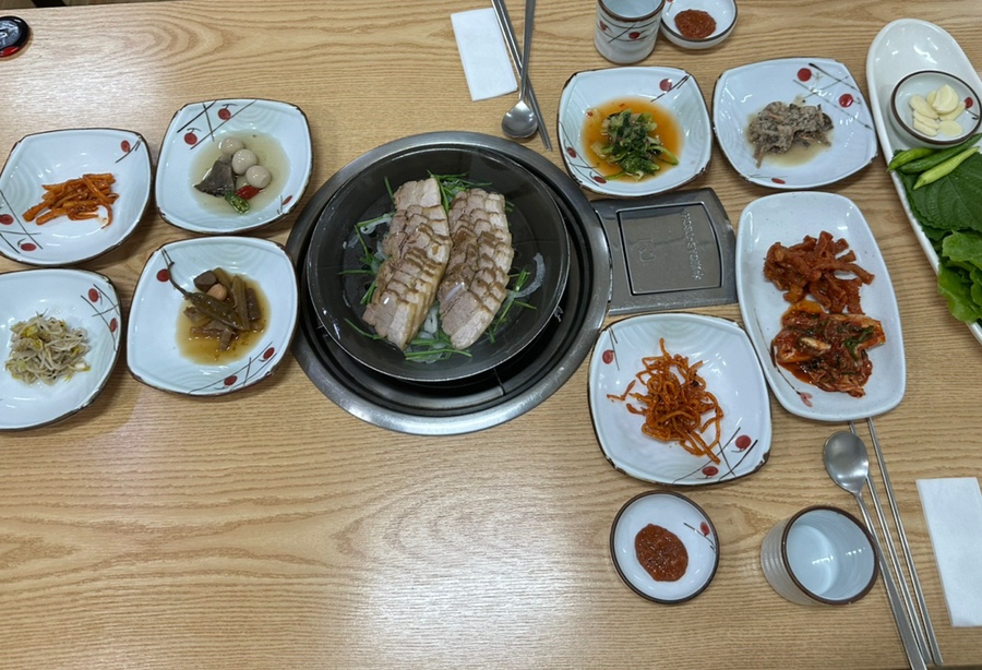김옥자흑두부보쌈 이미지