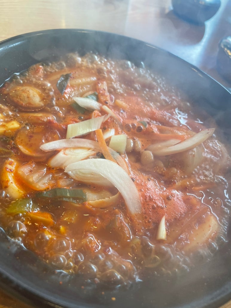 뚝배기육칼 이미지