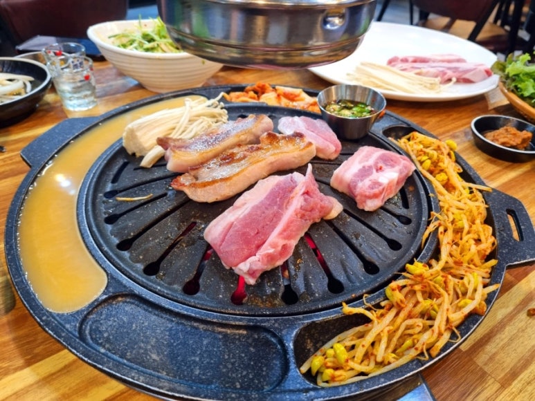 삼겹살구워서 이미지