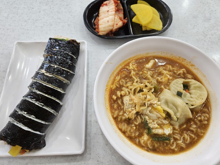 김밥만두국가대표 이미지