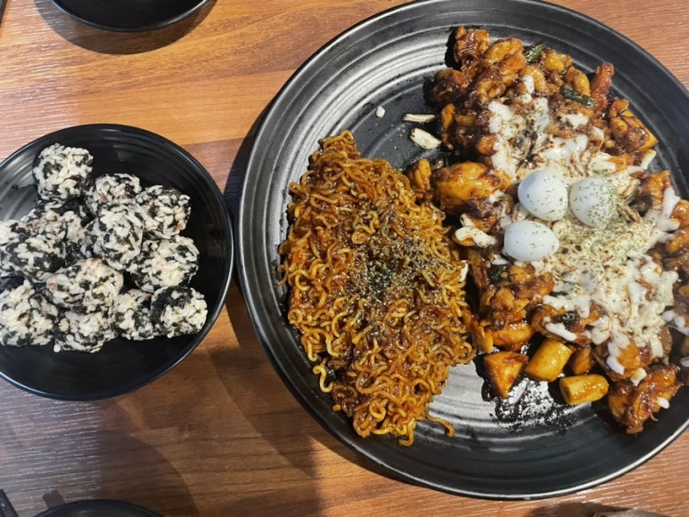 꼬꼬아찌숯불치킨서사라점 이미지
