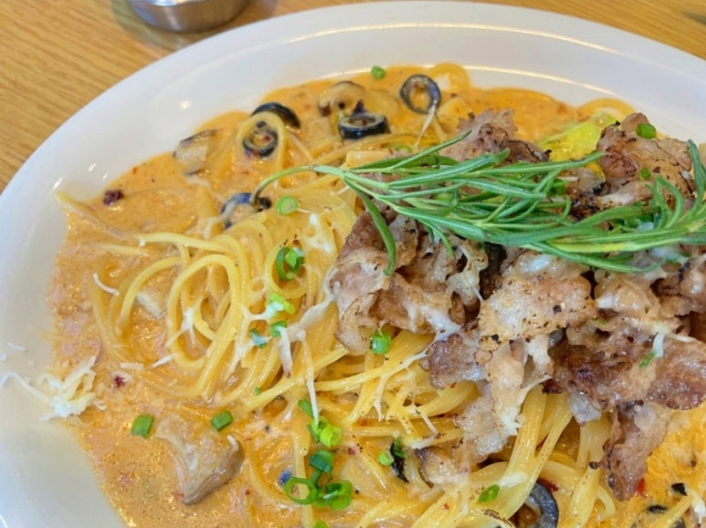 옥수수로 구운 치킨&바베큐 이미지
