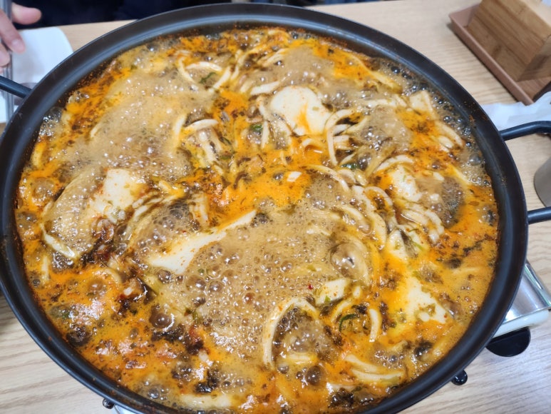 암돌 속풀이 칼국수 이미지
