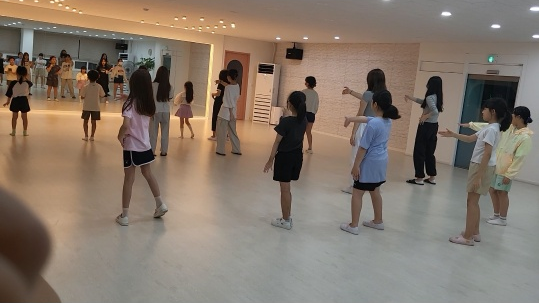 유진스댄스 이미지
