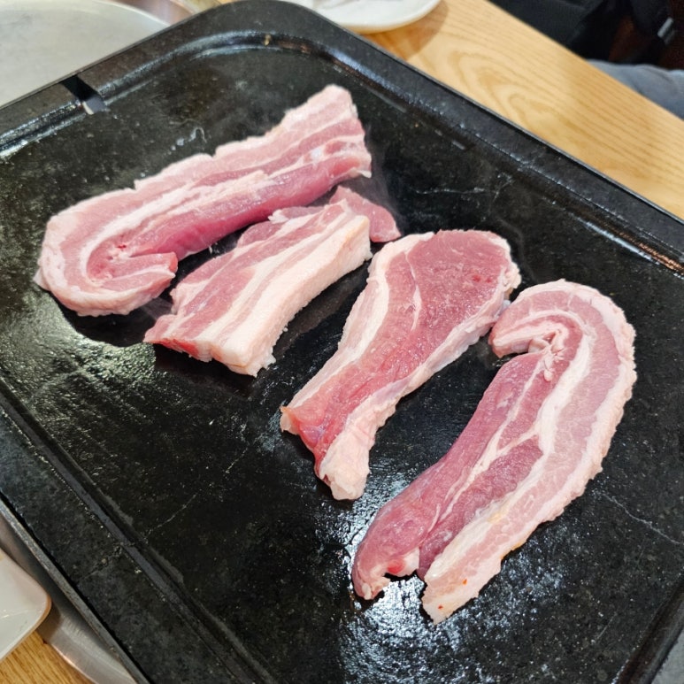 자연석돌구이생삼겹살한우 이미지