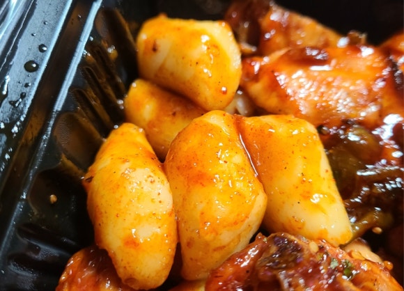 더꾸닭꾸숯불두마리치킨 이미지