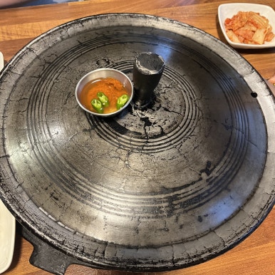 돈꿈솥뚜껑삼겹살 이미지