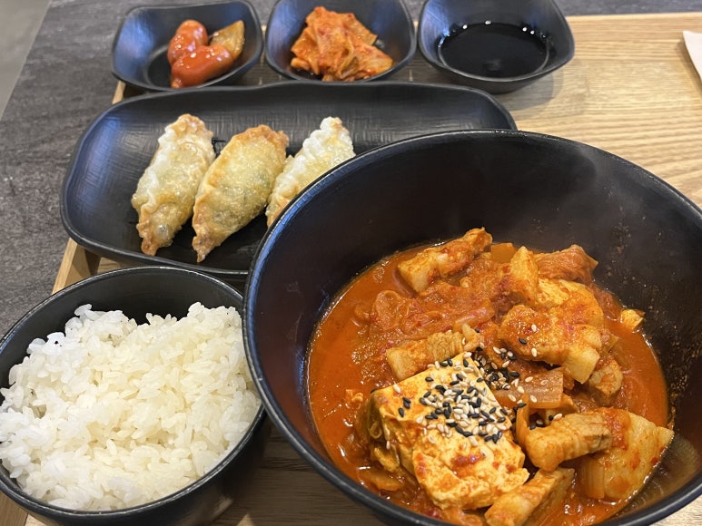 모던한식당 이미지