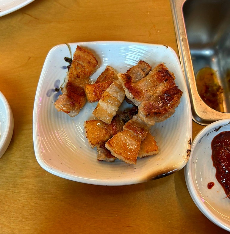 솥뚜껑식당 이미지