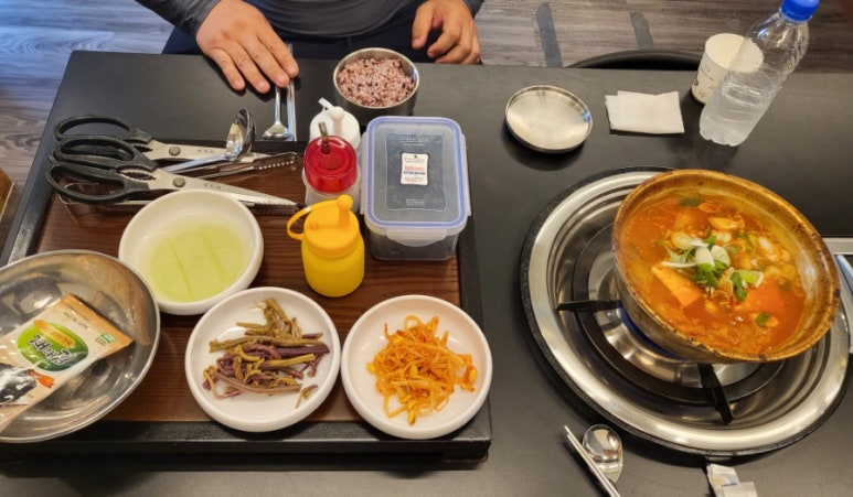 무쇠솥통돼지김치찌개 이미지