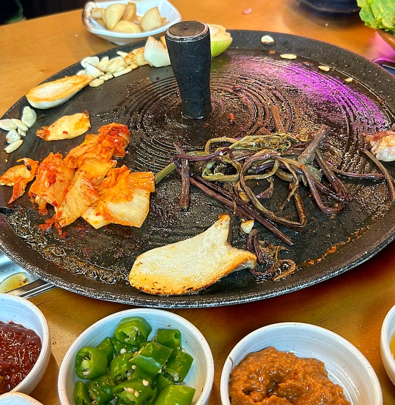 솥뚜껑식당 이미지