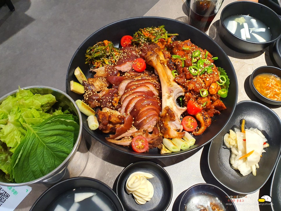 신마님왕족발 이미지