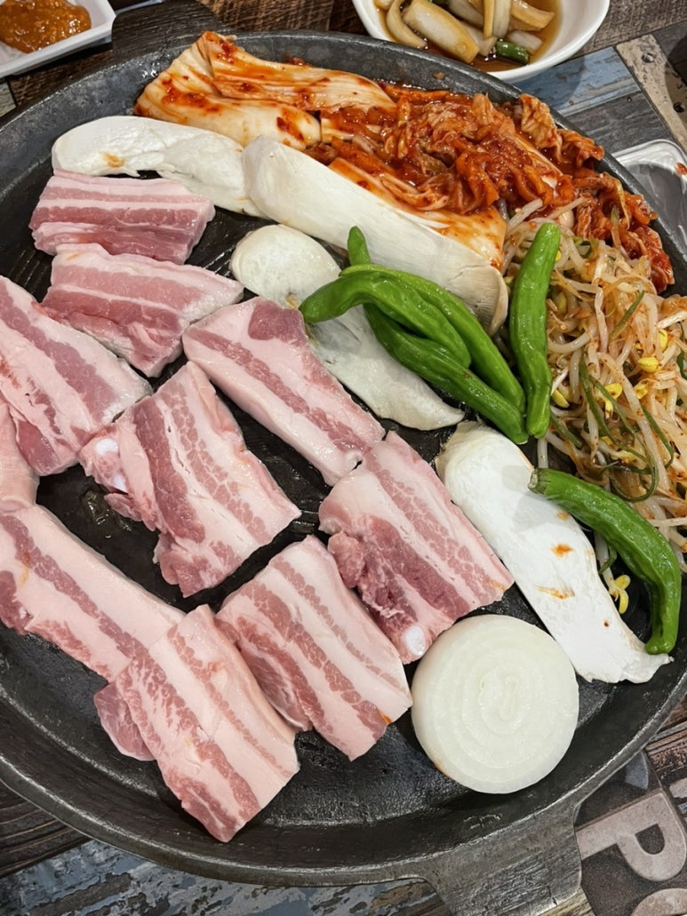 장터솥뚜껑삼겹살 이미지