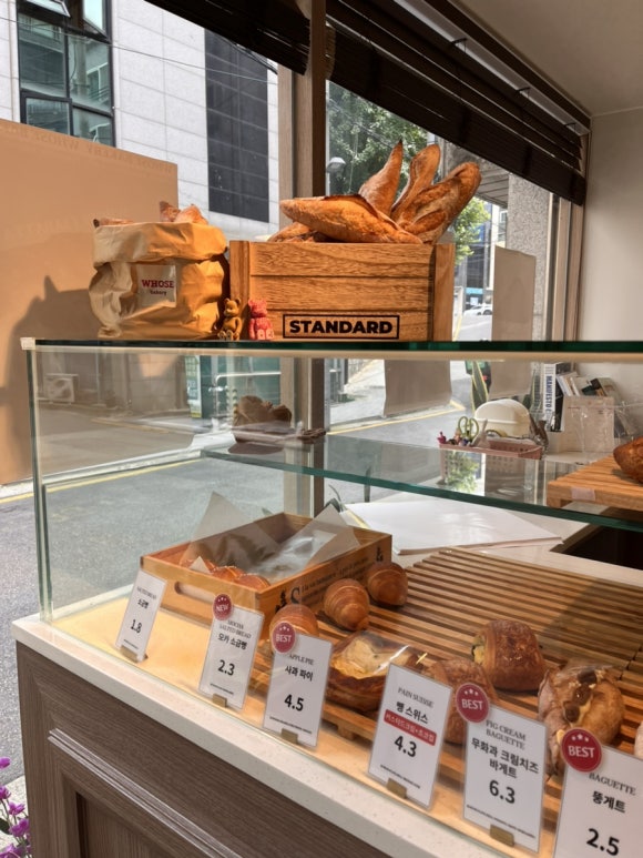 whose bakery(후즈 베이커리) 이미지
