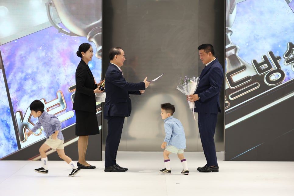 주식회사 뷰쓰리 이미지