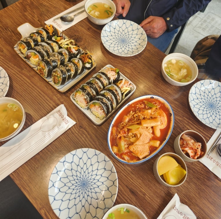준수한 김밥 이미지