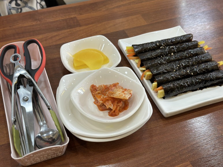 돌돌이 김밥 이미지