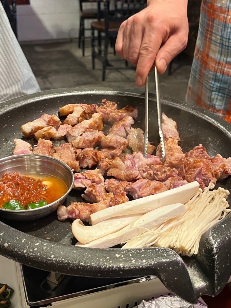 마포꽃돼지 이미지