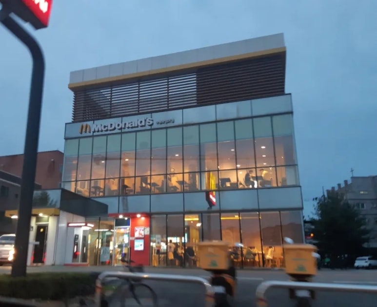 맥도날드수원화성DT 이미지