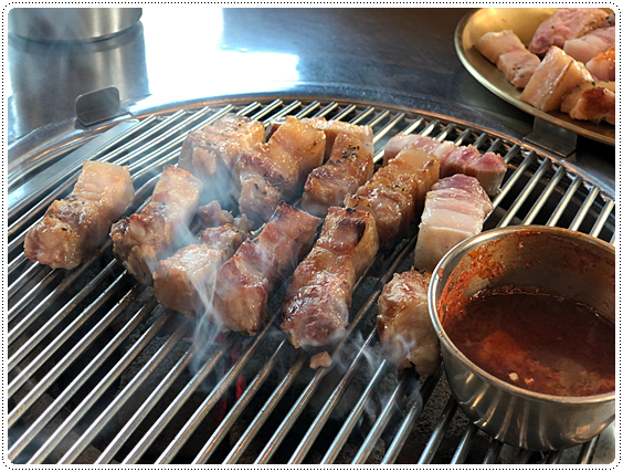 까망돼지 이미지